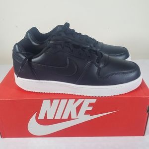 Wmns Nike Ebernon low. black/white.